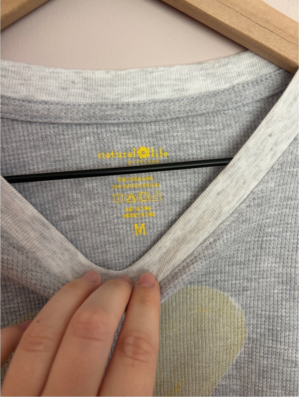 Natural Life Daisy Graphic Long Sleeve Medium - Picture 2 of 3